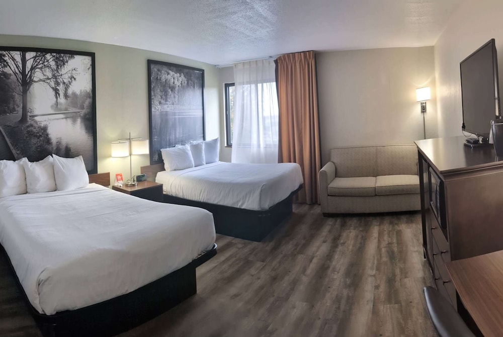 Deluxe, 2 Queen Beds