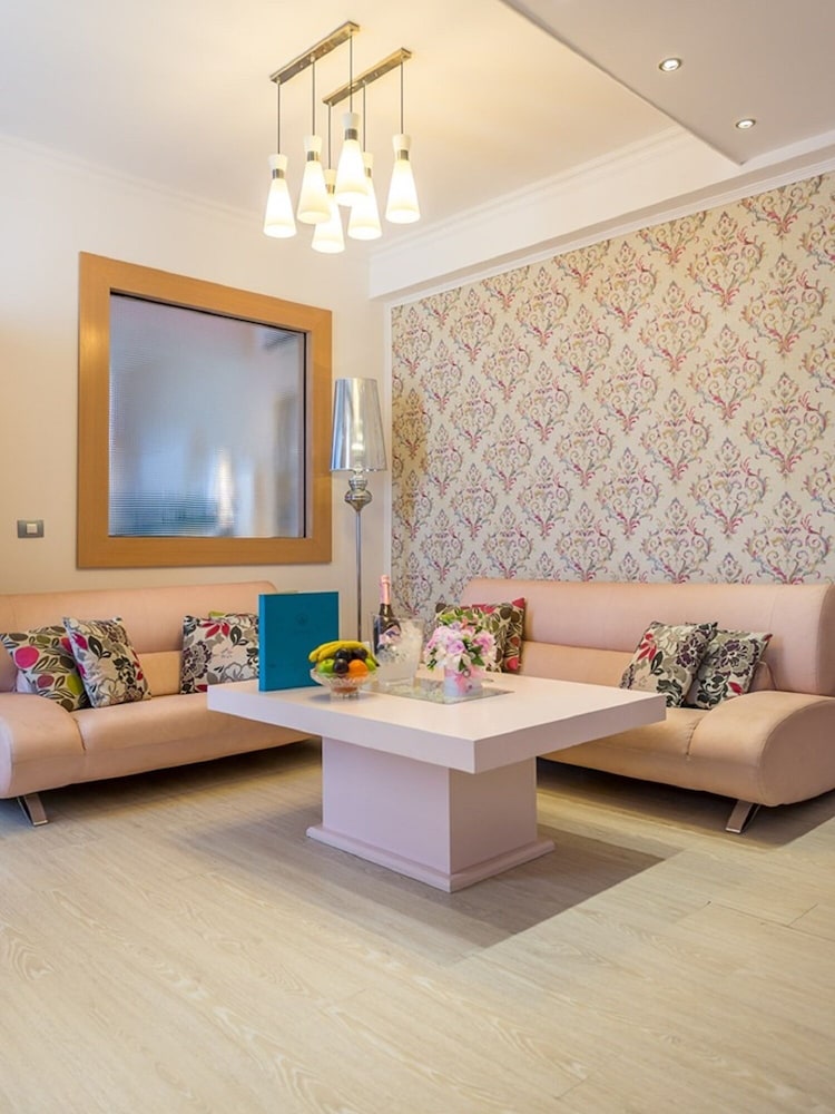 Phoenicia Luxury 34/55