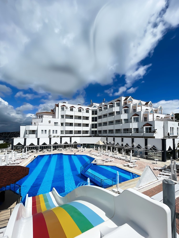 Roseira Beach Resort 24/43
