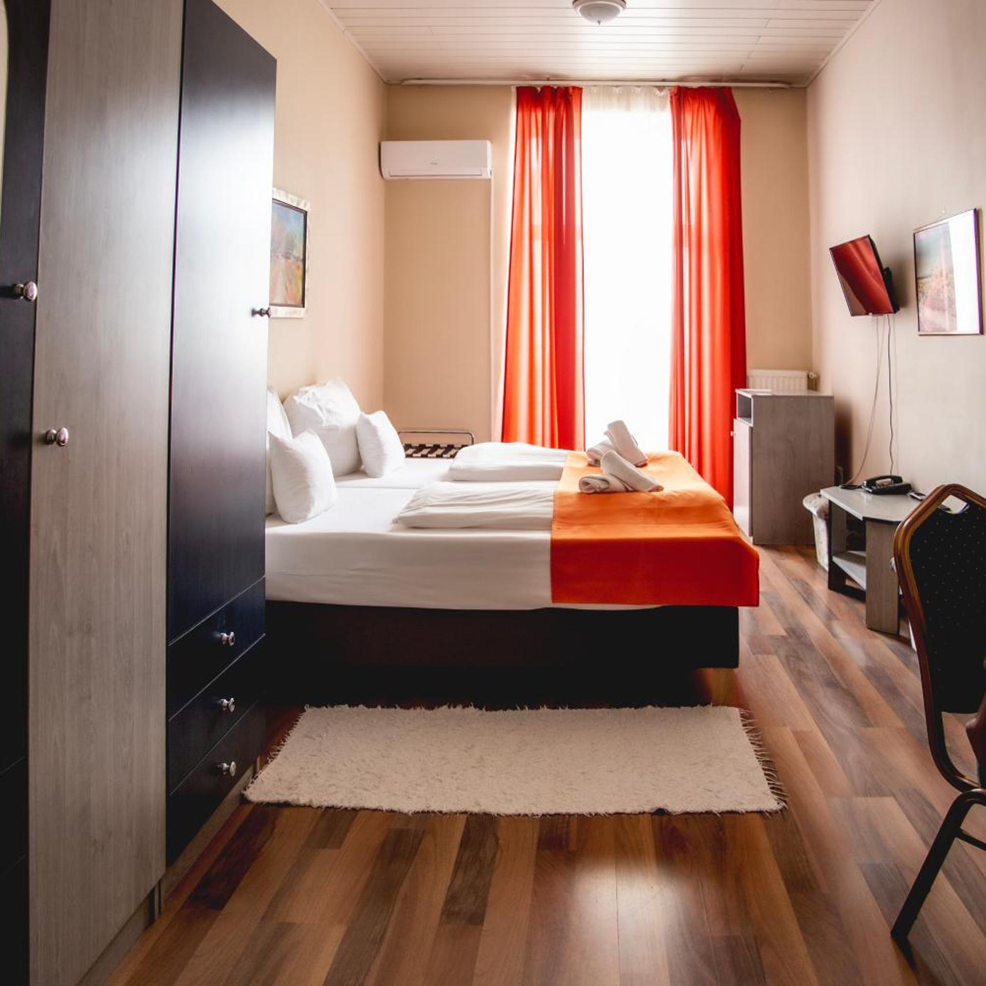 Hotel Kapos 17/50