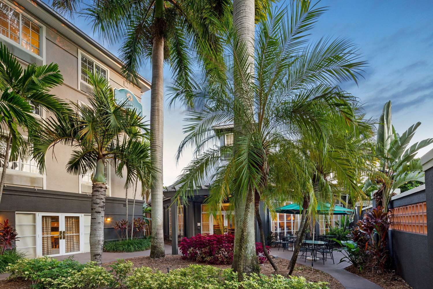 La Quinta Inn & Suites by Wyndham Ft. Lauderdale Plantation 3/24
