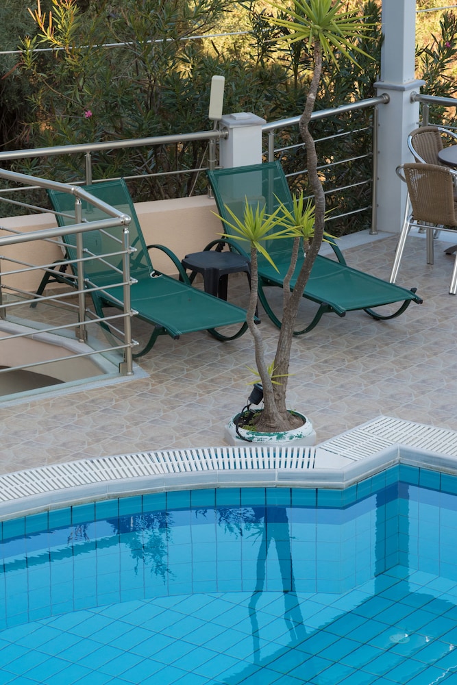 Oasis Hotel 27/50