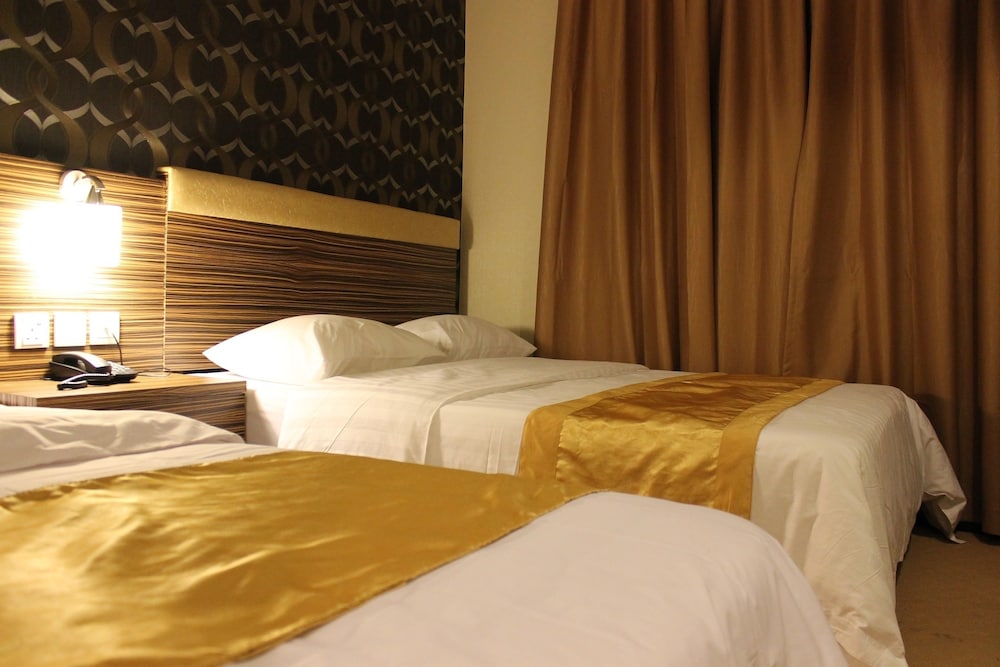 Clover Hotel 15/24