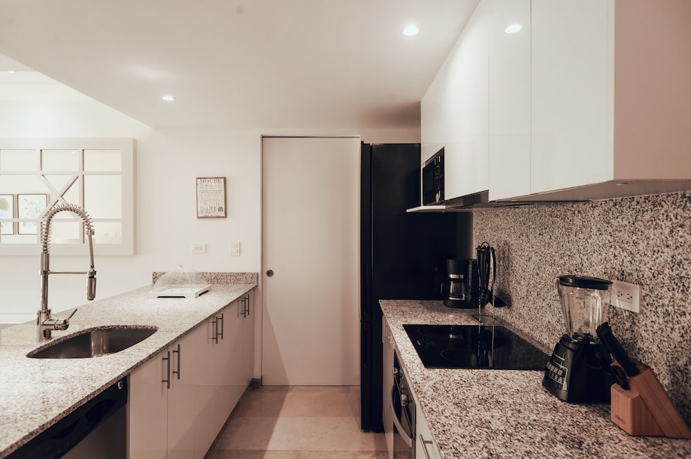 Antera Hotel and Residences 56/66