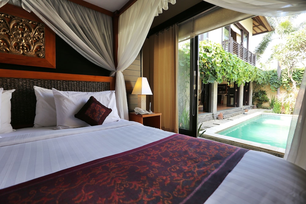 THE SANYAS SUITE 18/72