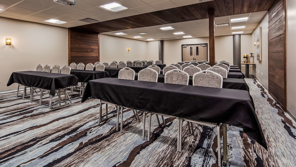 Best Western Premier Ankeny Hotel 39/43