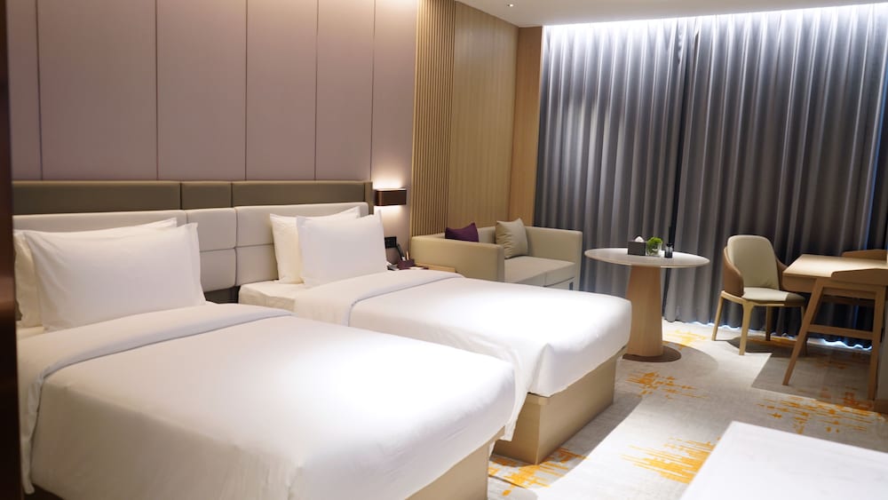 Elong Hotel Jakarta PIK 10/48