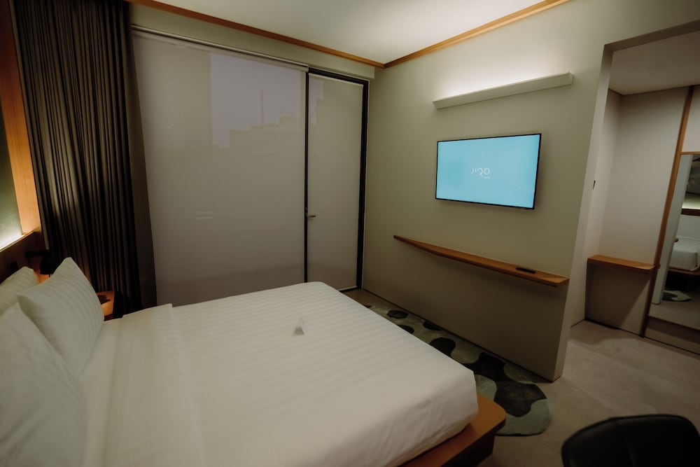 Jiro Hotel 12/50