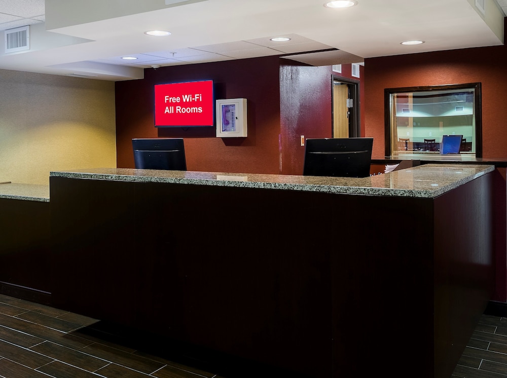 Red Roof Plus Suites Malone 10/40