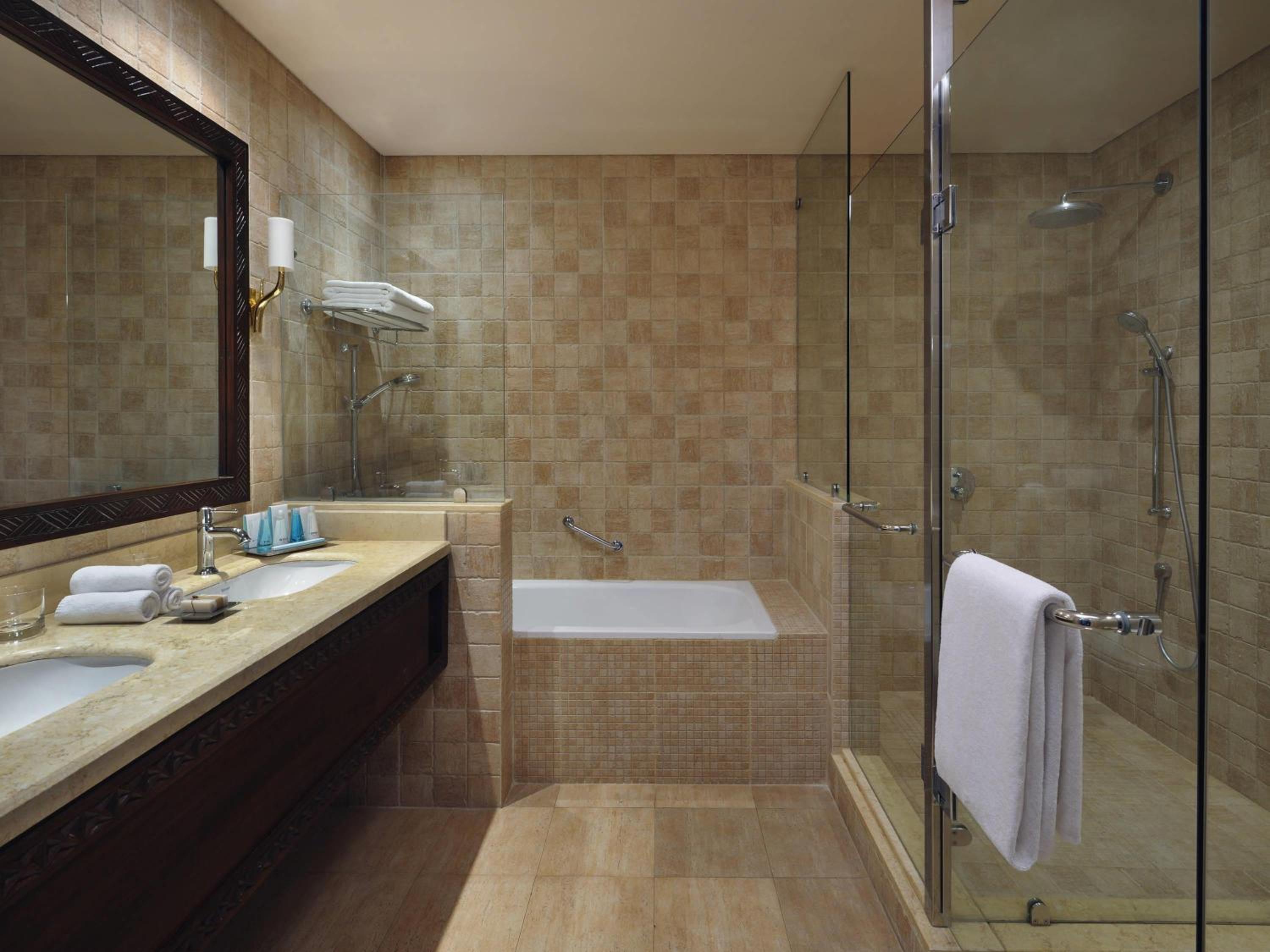 DELUXE, SUITE, POOL VIEW