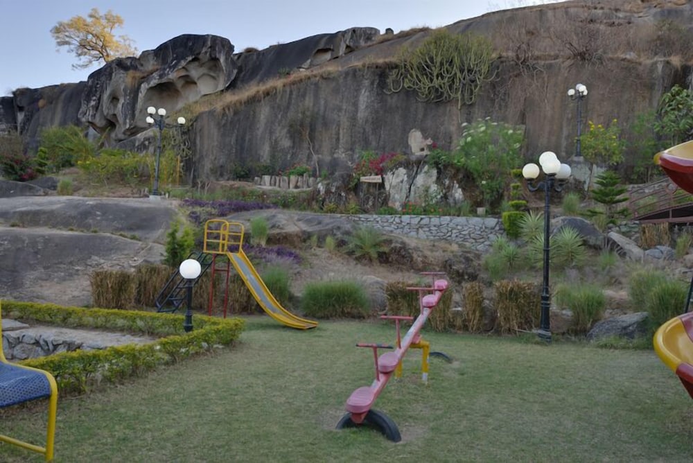 HOTEL KARNAVATI 24/50