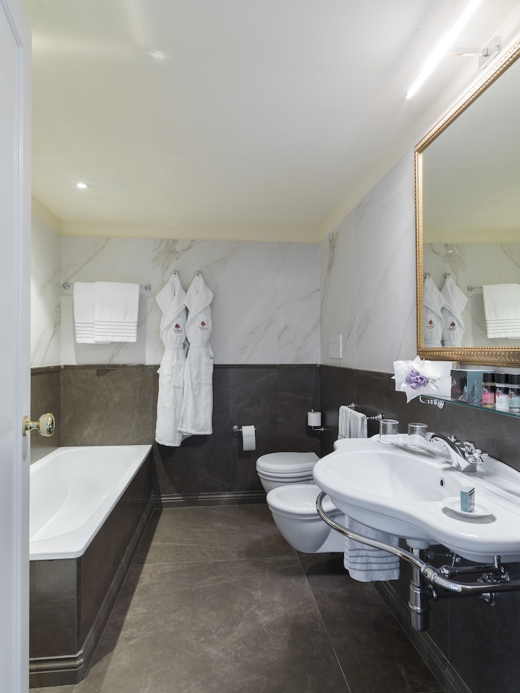 Plaza Hotel Lucchesi 47/50