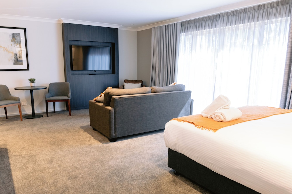 Spa, Deluxe, Suite, Queen Bed