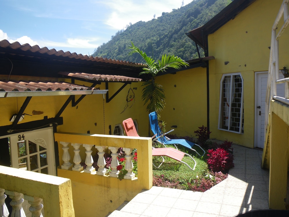 La Casa Amarilla 2/42