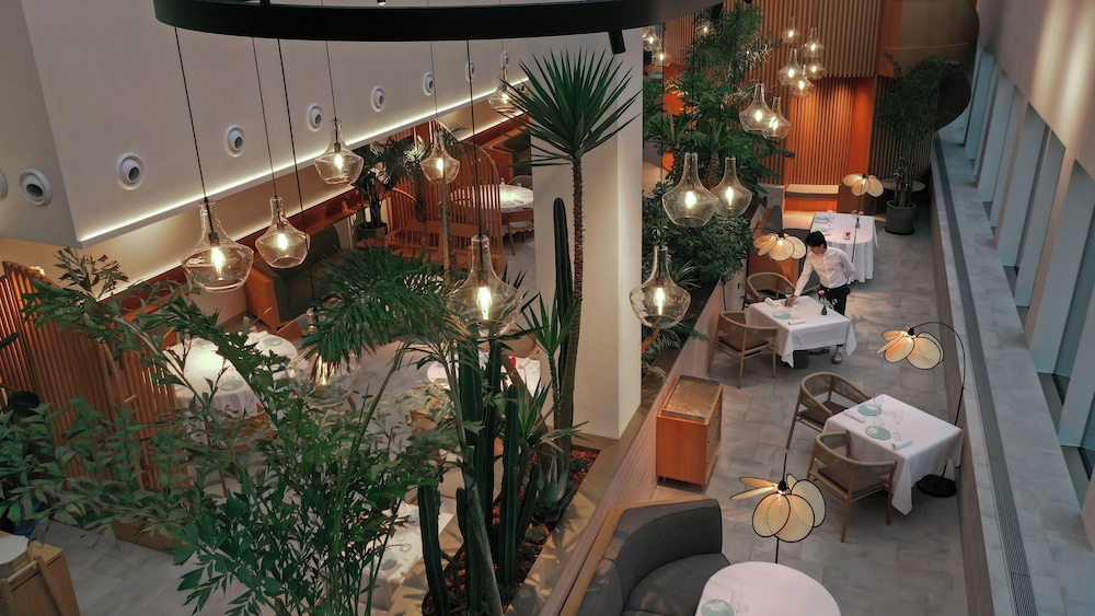 JOYA Shanghai Gubei Hotel 72/73