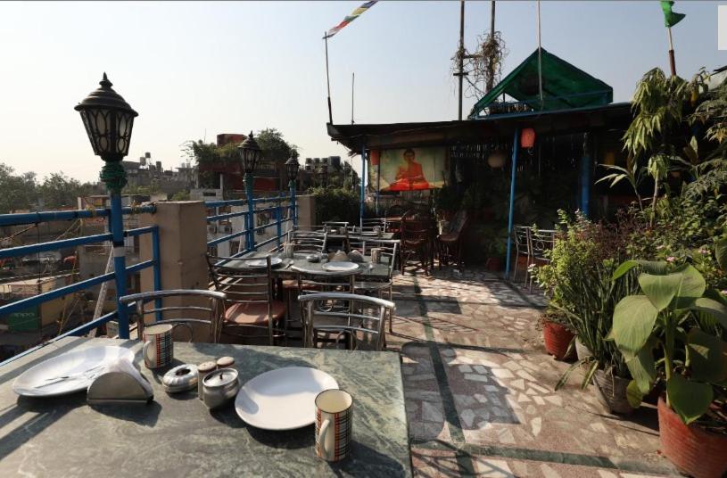 Lord Krishna Dx Inn Hotel 29/33
