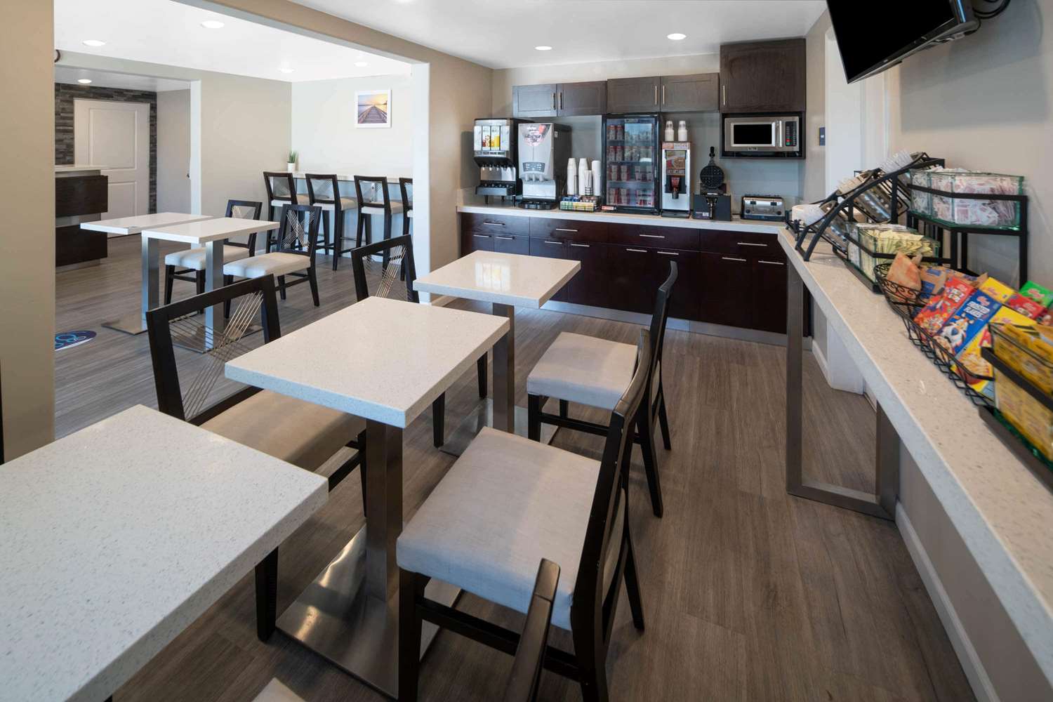 Days Inn by Wyndham Galt/Elk Grove South 35/41