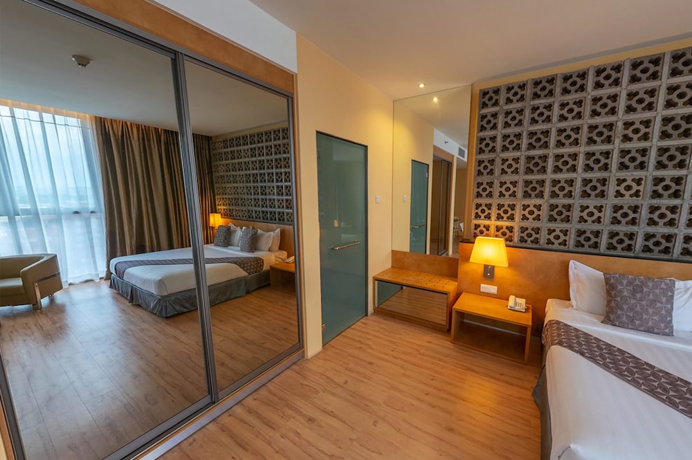 JUNIOR SUITE