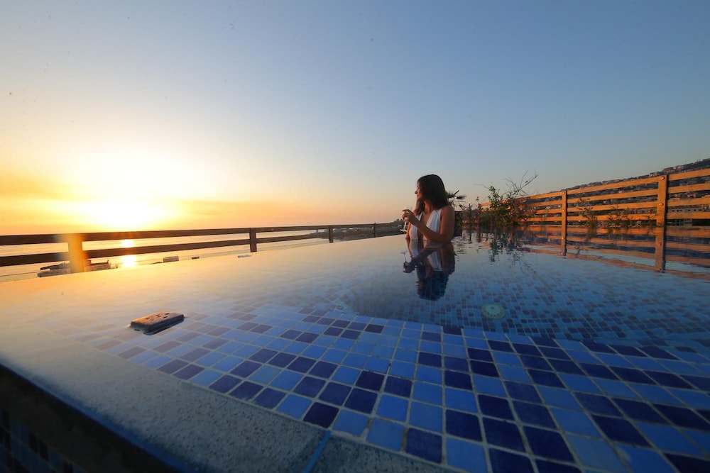 Sunrise Hotel 36/53