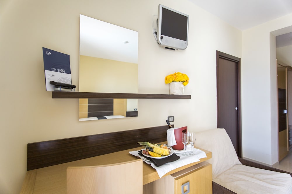 Tichos Greenblu Hotel 49/63