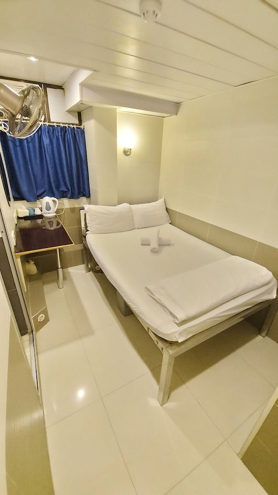 Apple Hostel 25/50