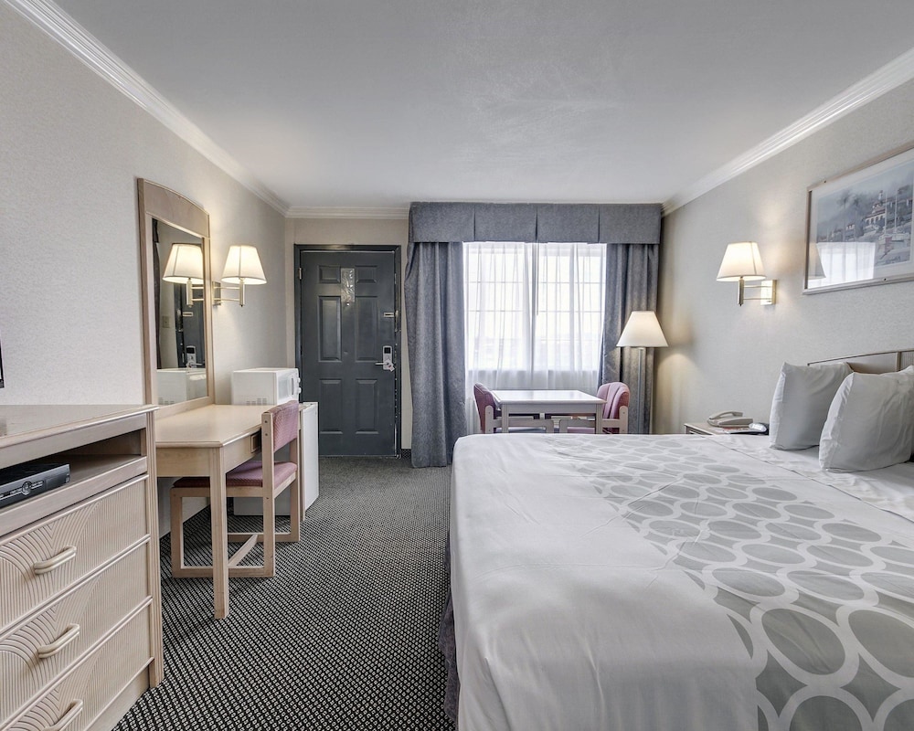 Econo Lodge Van Horn 17/26