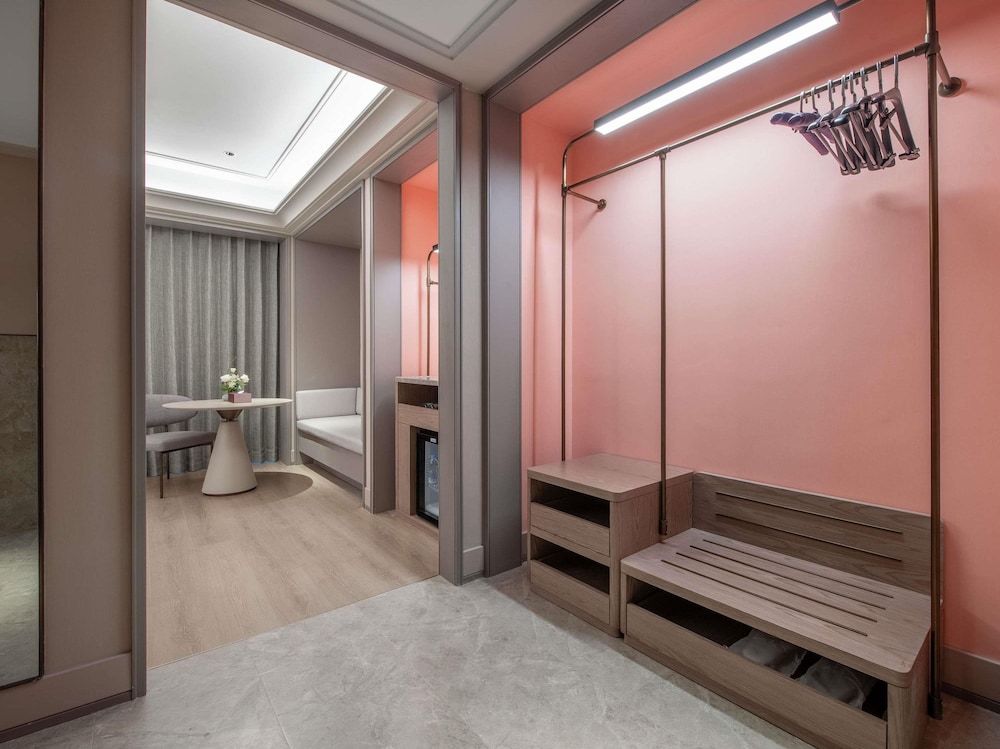 Mercure Chongqing Times Paradise Walk 24/50