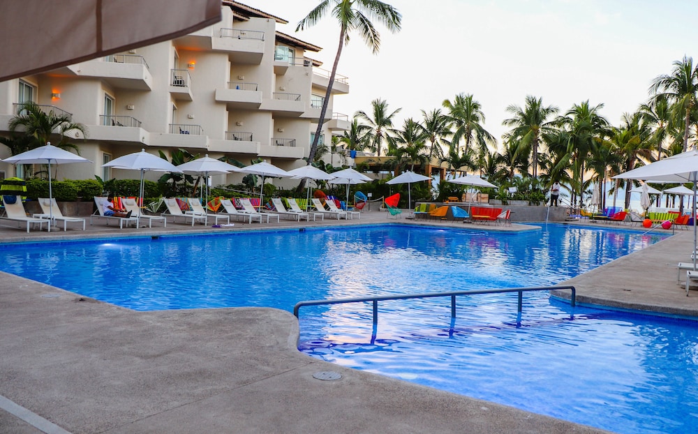 Friendly Fun Vallarta Different Experiences 8/94