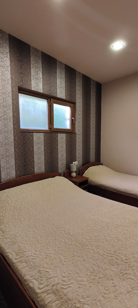Areg Hotel 84/113