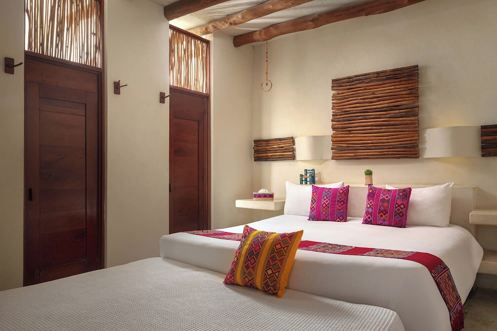 Hotel El Pueblito 6/50