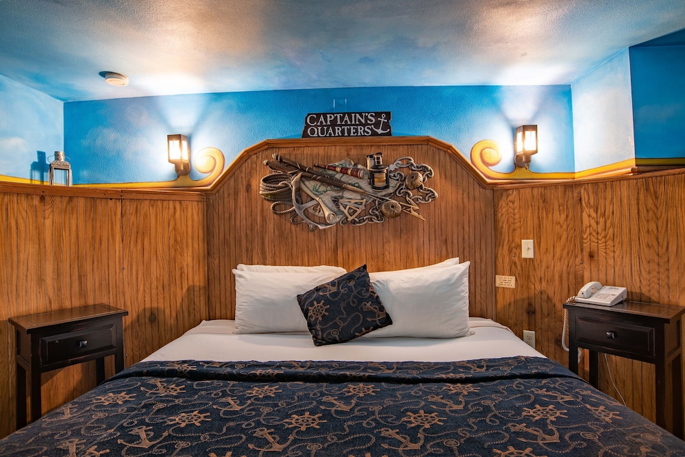 Island, King Bed
