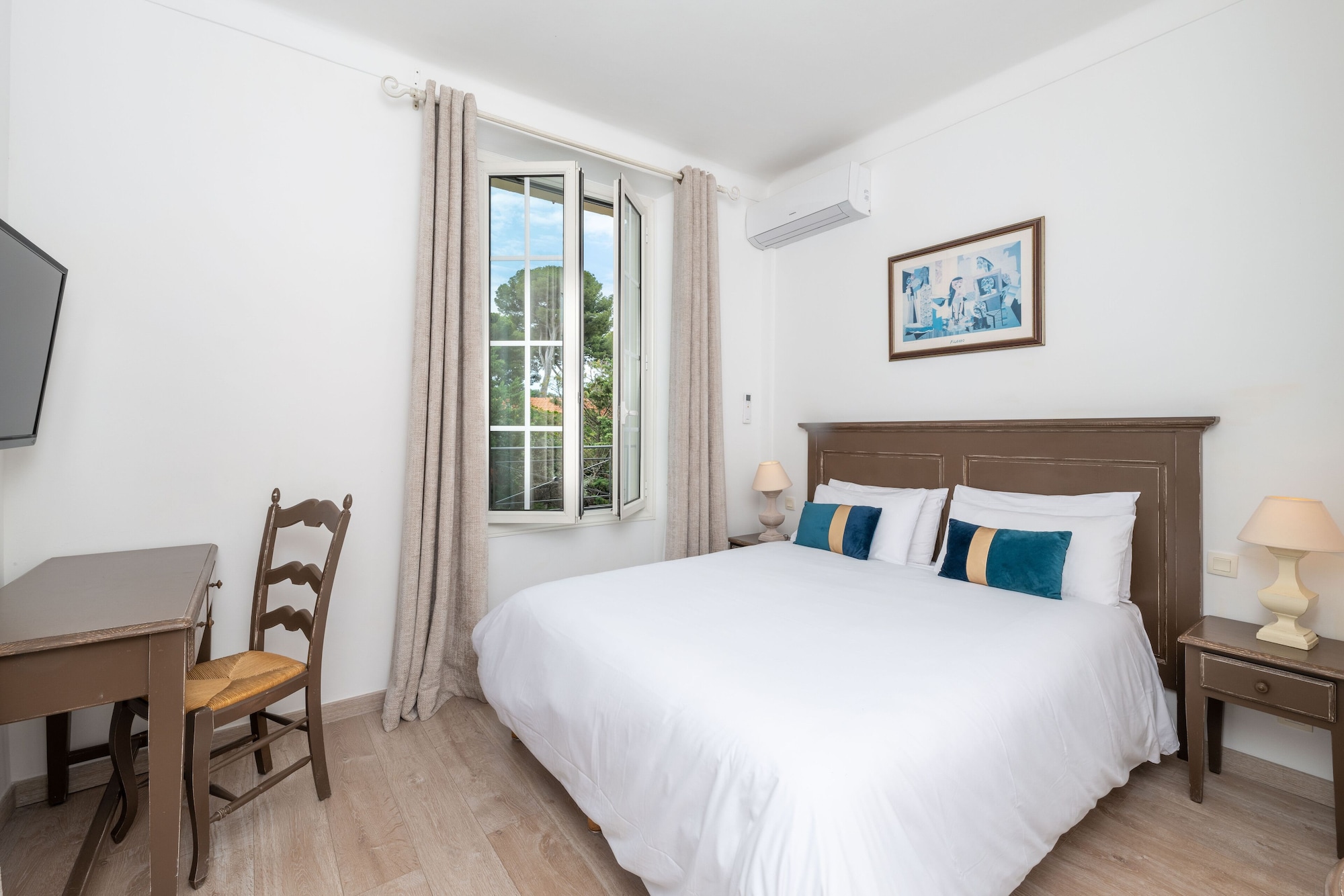 SUPERIOR, DOUBLE BED