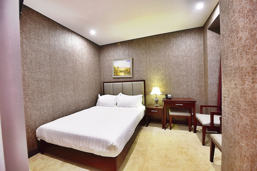 EXECUTIVE, KING BED