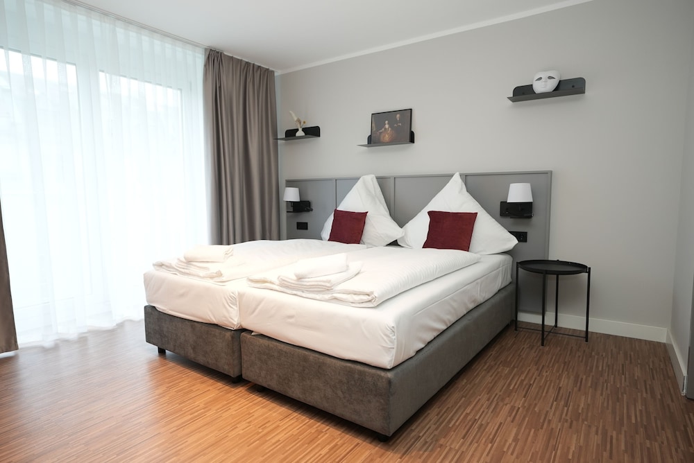2 BEDROOMS, FAMILY, STUDIO