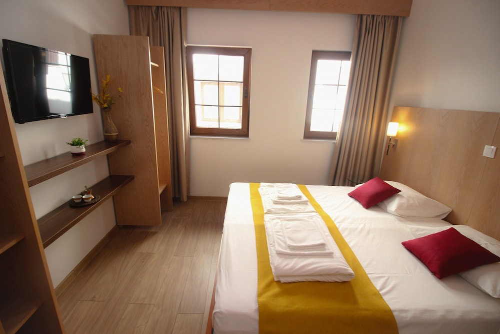 Standard, King Bed