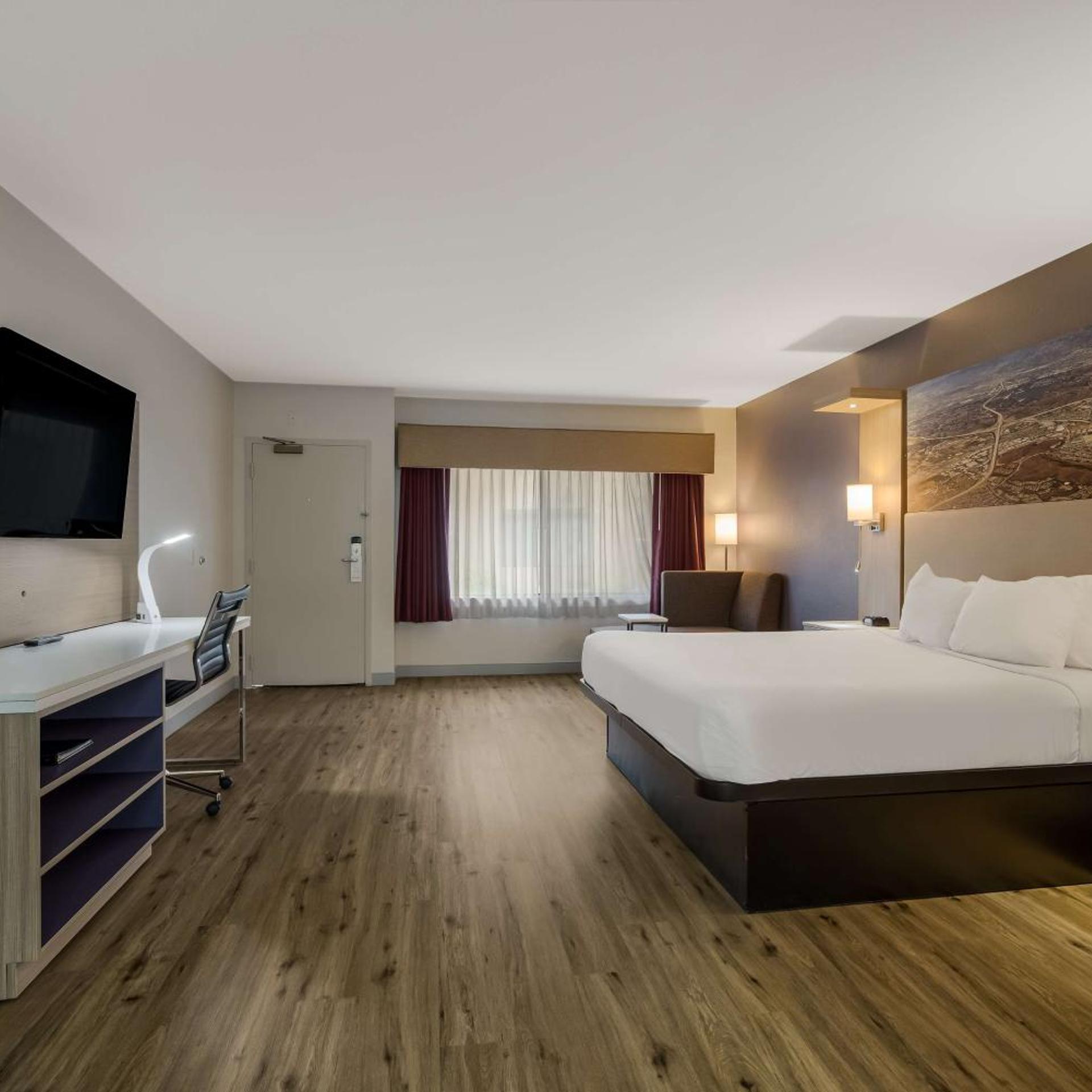 Deluxe, King Bed