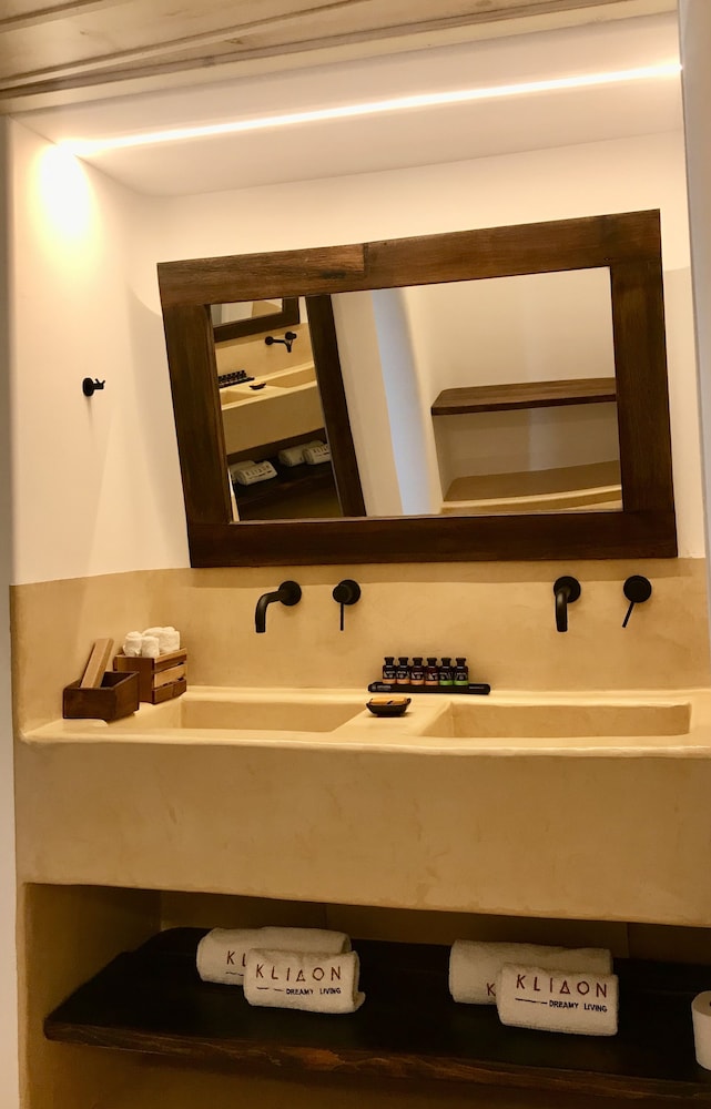 Klidon Dreamy Living Suites 40/43