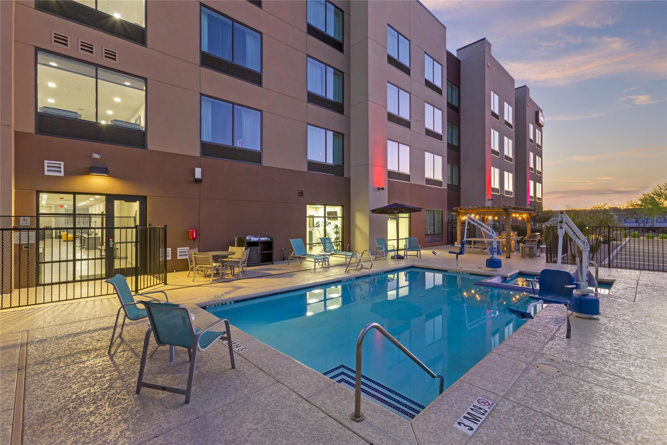 Best Western Plus Executive Residency Phoenix North Happy Valley 4/48