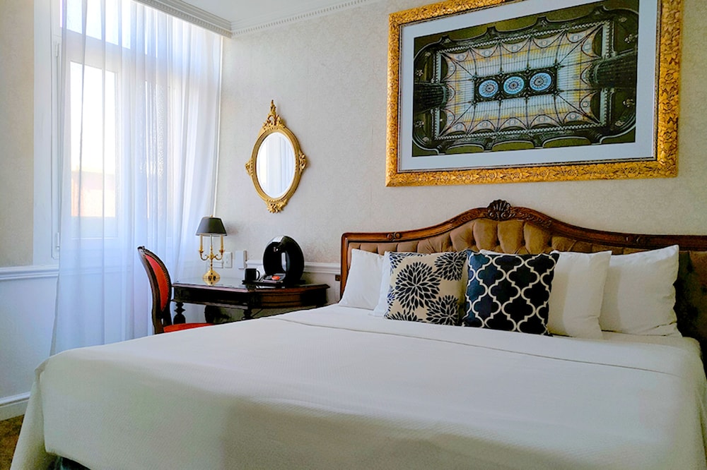 ROOM, KING BED