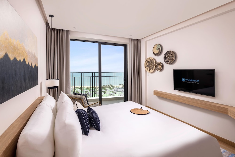 Wyndham Royal Beachfront Resort & Spa Hoi An Danang 21/59