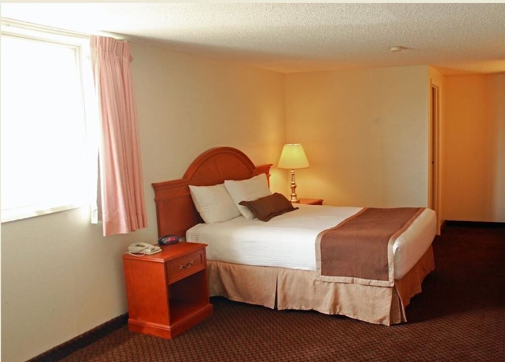 Ramada by Wyndham Medicine Hat 21/75