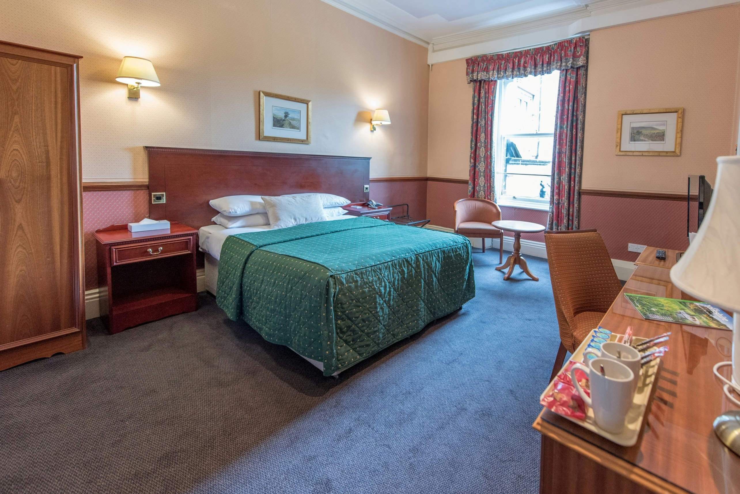 Cairn Hotel 8/50