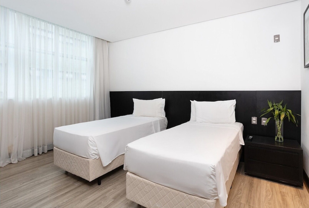 ROOM, TWIN BEDS