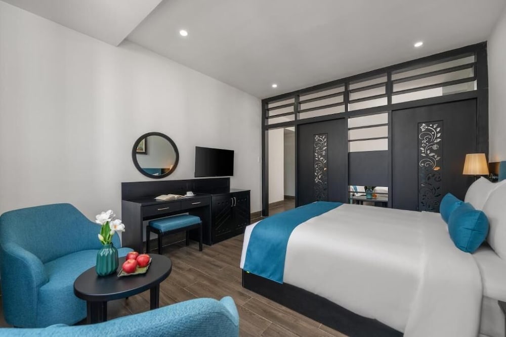 غرفة جونيور بسريرين منفصلين وسرير كينج بغرفتي نوم، Vian Hotel 4/7