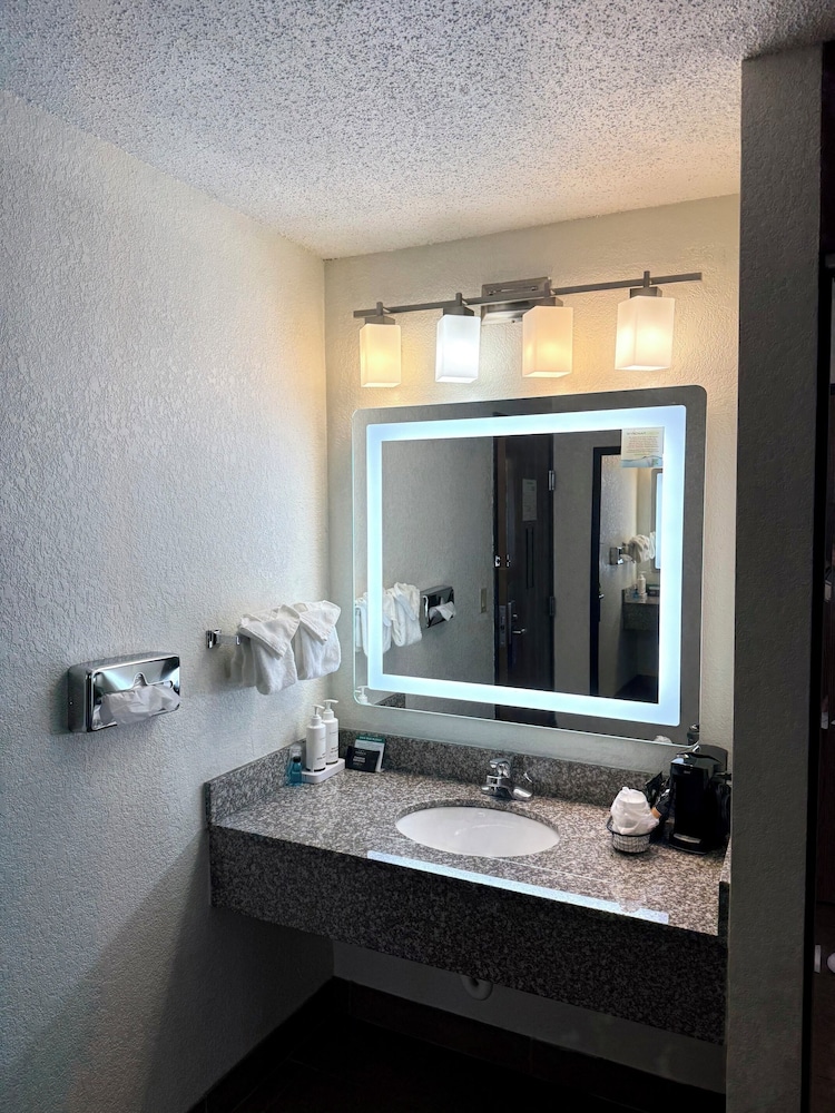 غرفة بسريرين كوين، Ramada by Wyndham Glendale Heights/Lombard 6/6