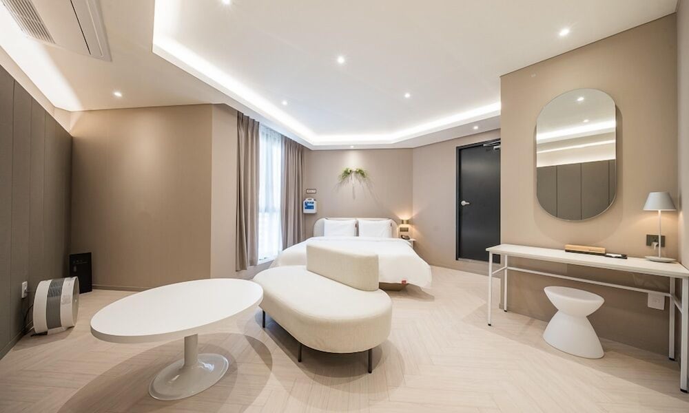 JUNIOR SUITE, BUILDING A