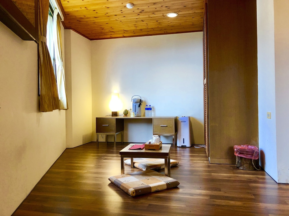 Fenchihu Hotel 12/25
