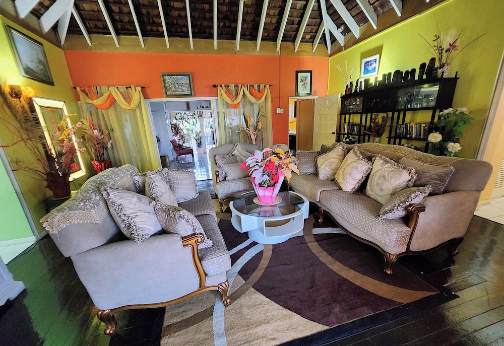 Pinkhibiscus Guest House 39/50