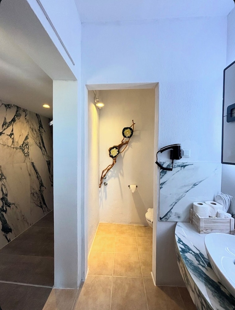 Core Luxury Suites 34/55