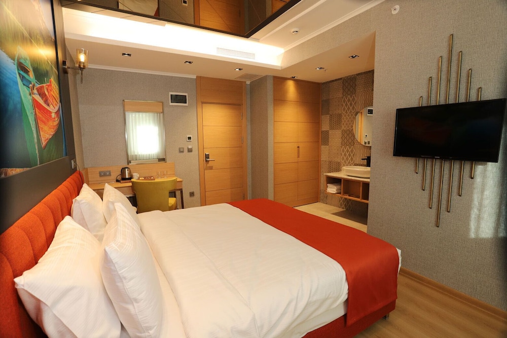 My Garden Suites 8/21